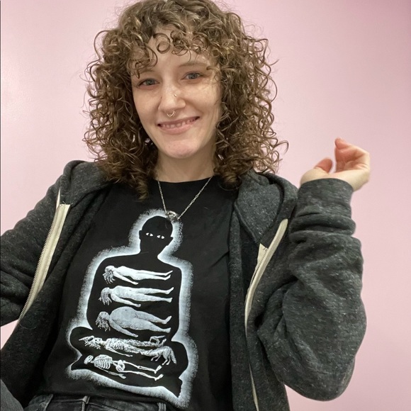 Meet your Posher, Jessica - Picture 2 of 2